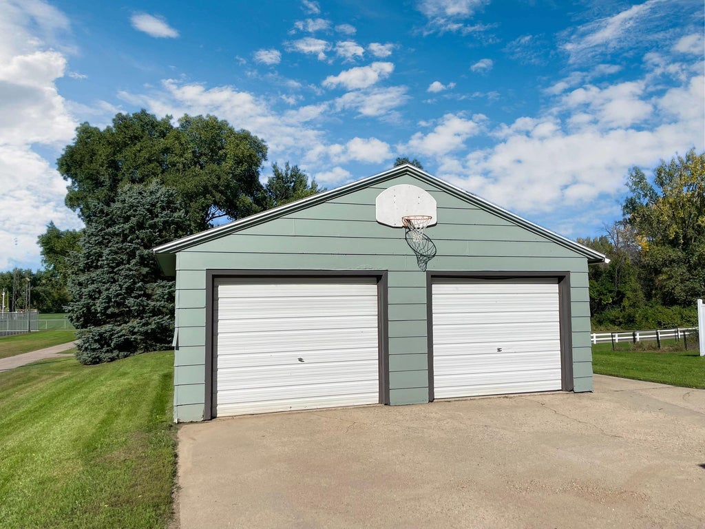 Photo of 404 E Cottonwood Street, Springfield, MN 56087 (MLS # 7153375)