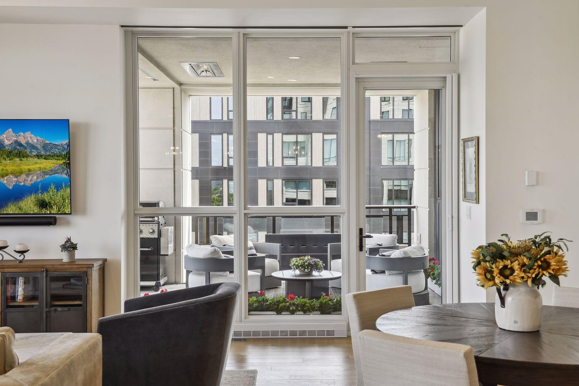 1111 W River Parkway 14E