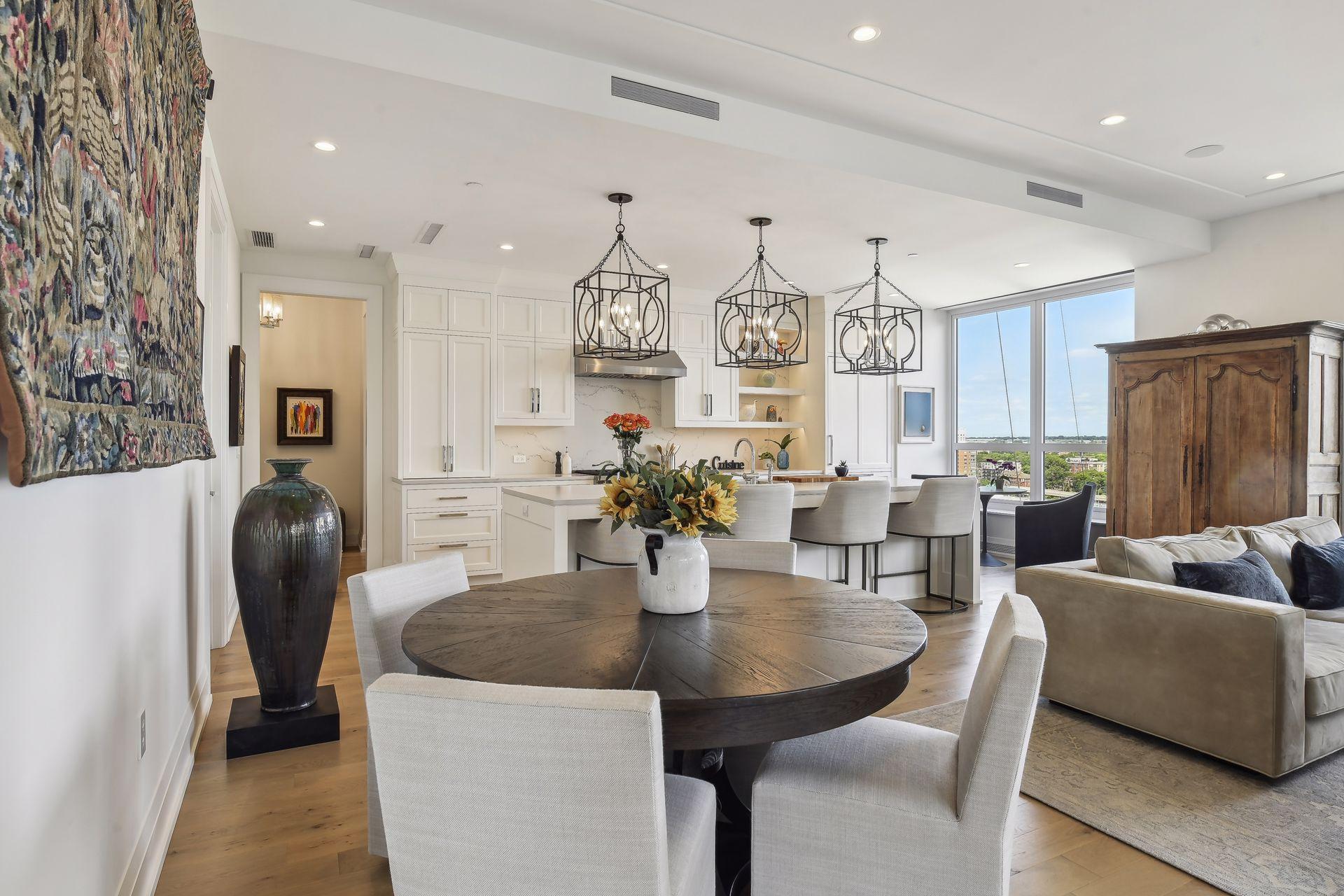 1111 W River Parkway 14E