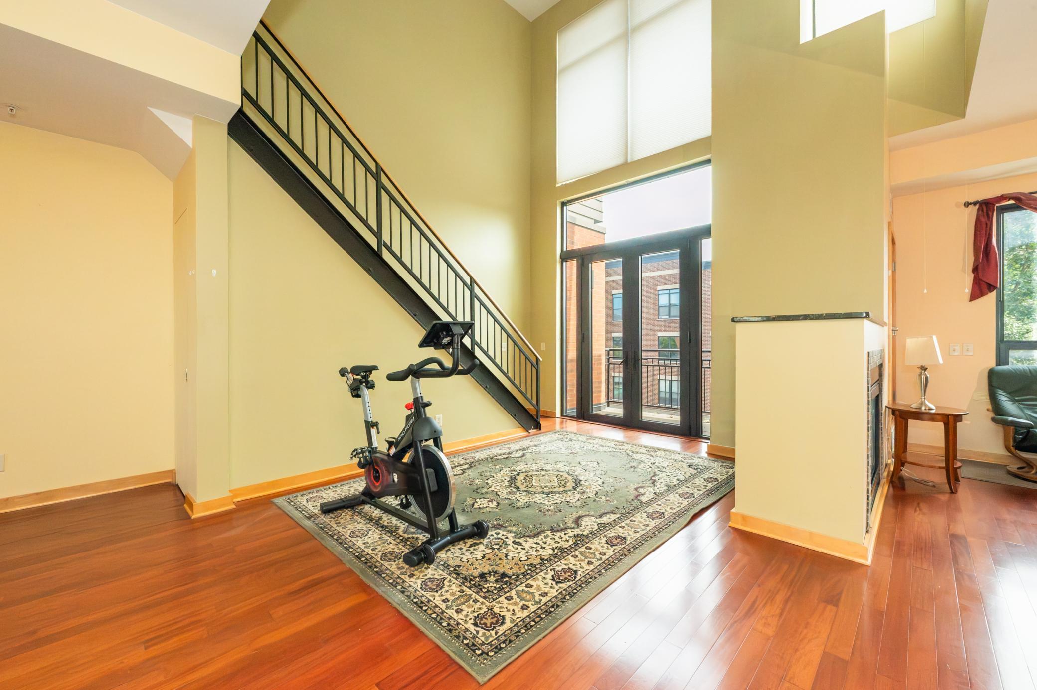 9 W Franklin Avenue 315