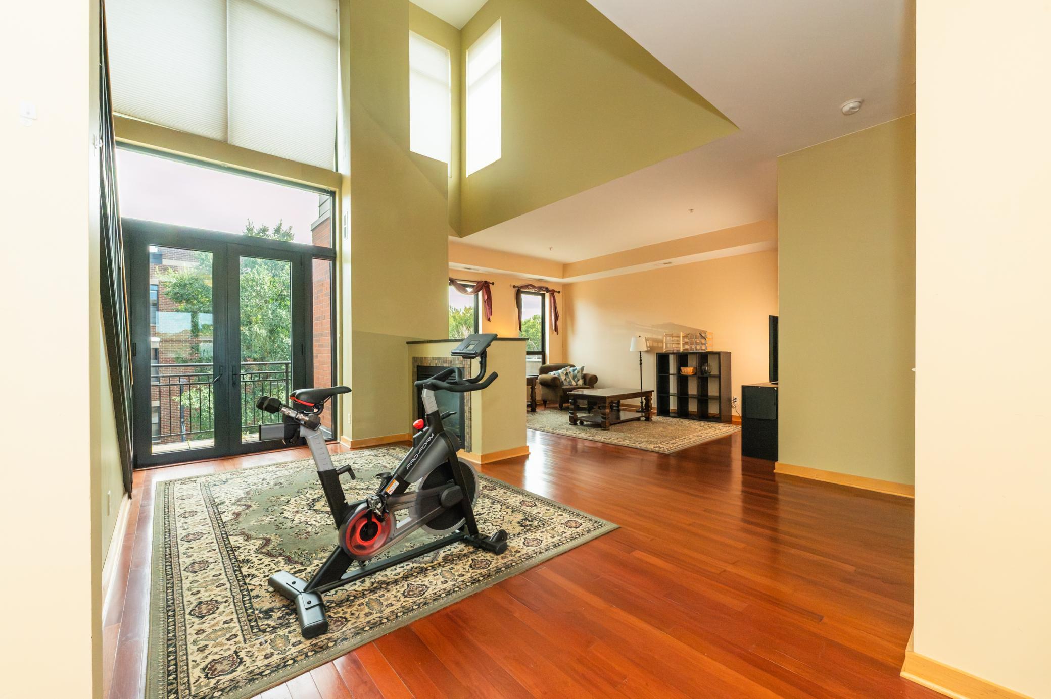 9 W Franklin Avenue 315