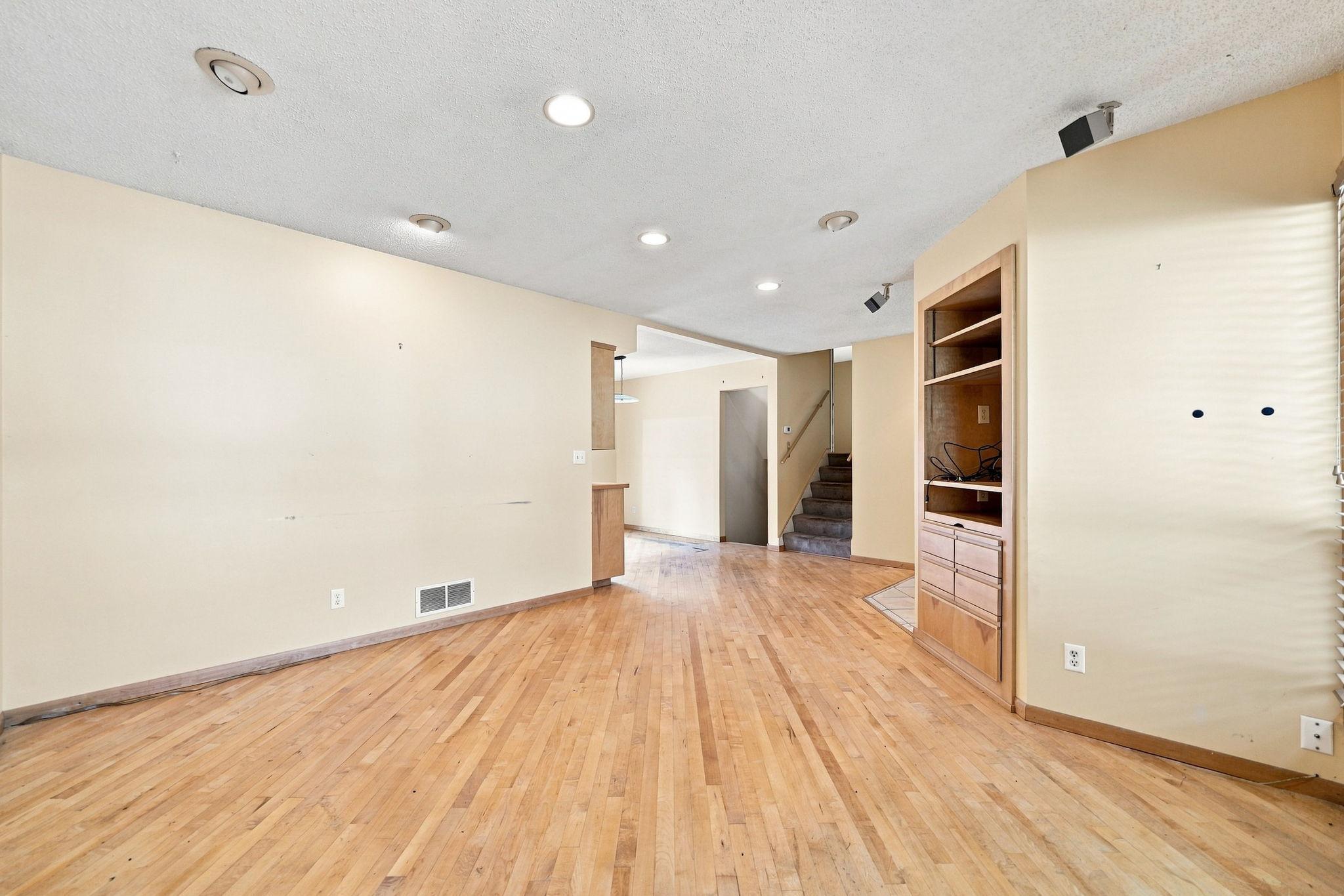 2527 Interlachen Drive