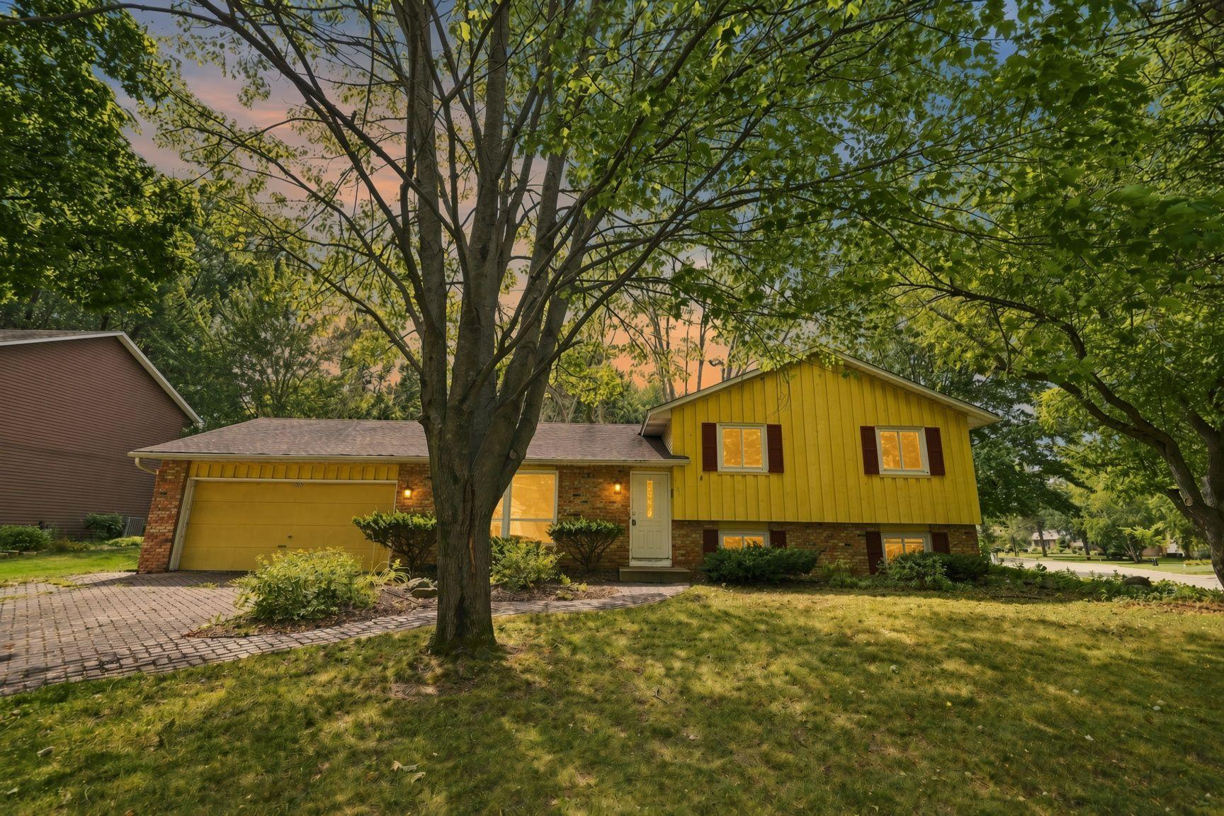 2527 Interlachen Drive