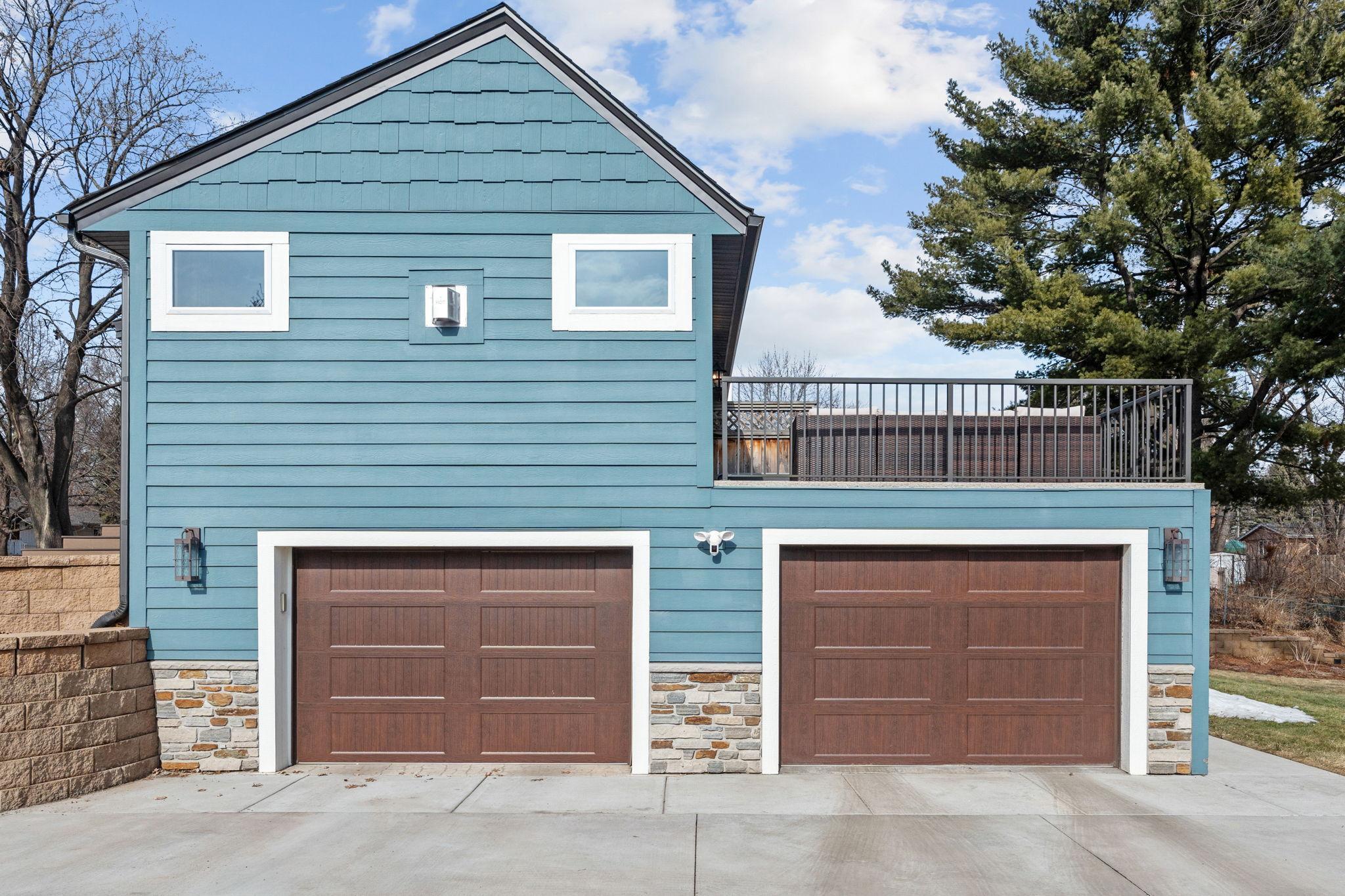 1108 Quebec Avenue N