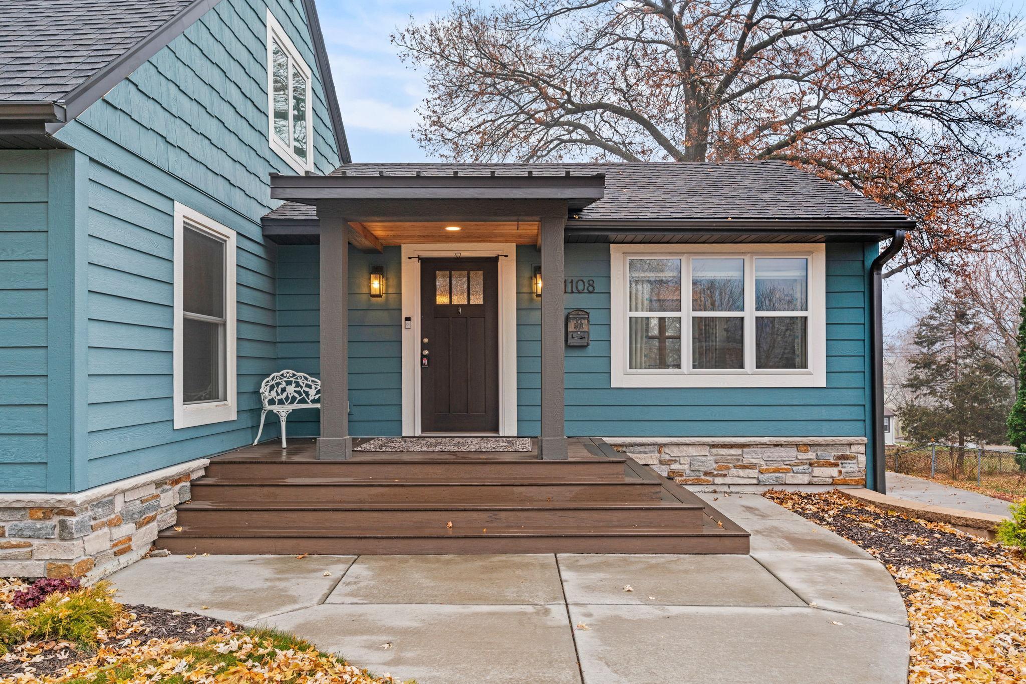 1108 Quebec Avenue N