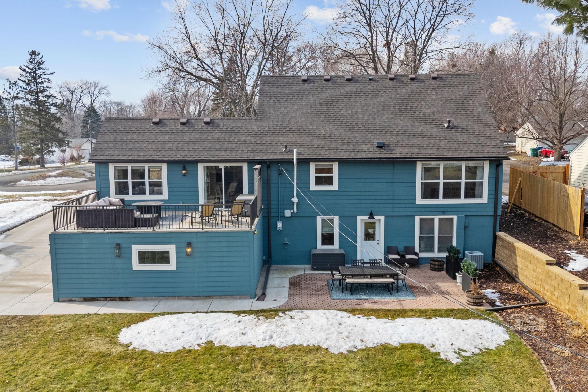 1108 Quebec Avenue N