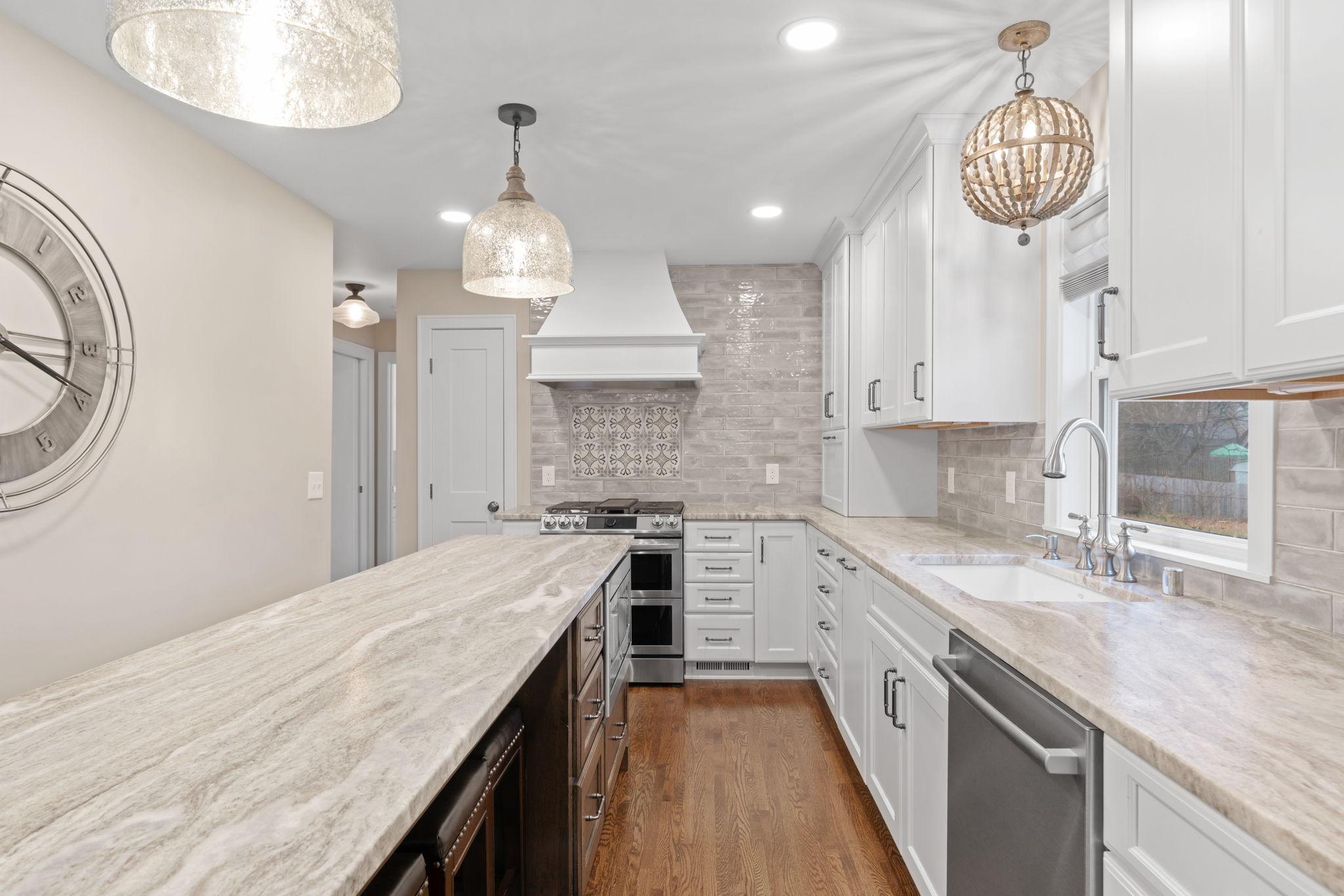 1108 Quebec Avenue N