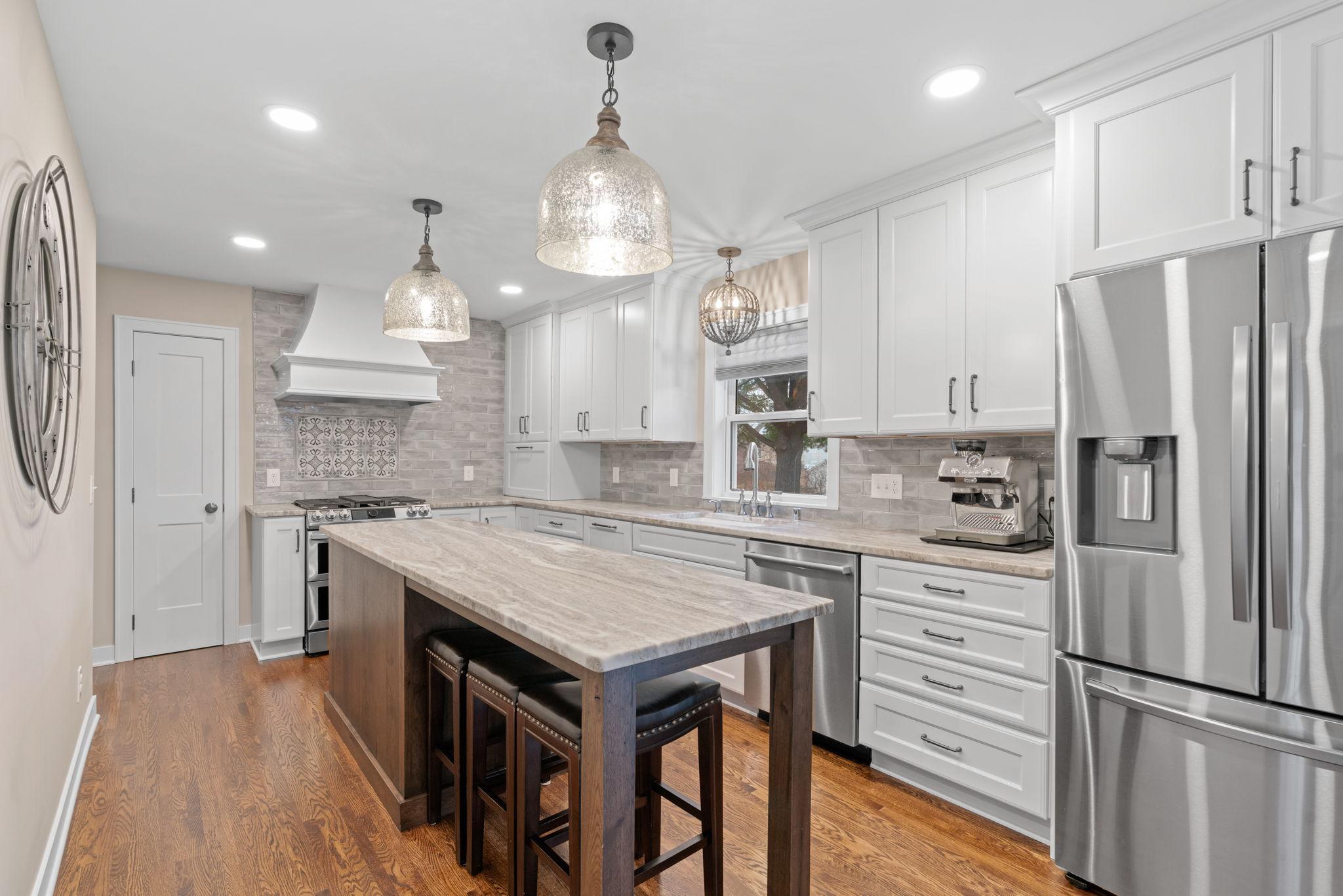 1108 Quebec Avenue N