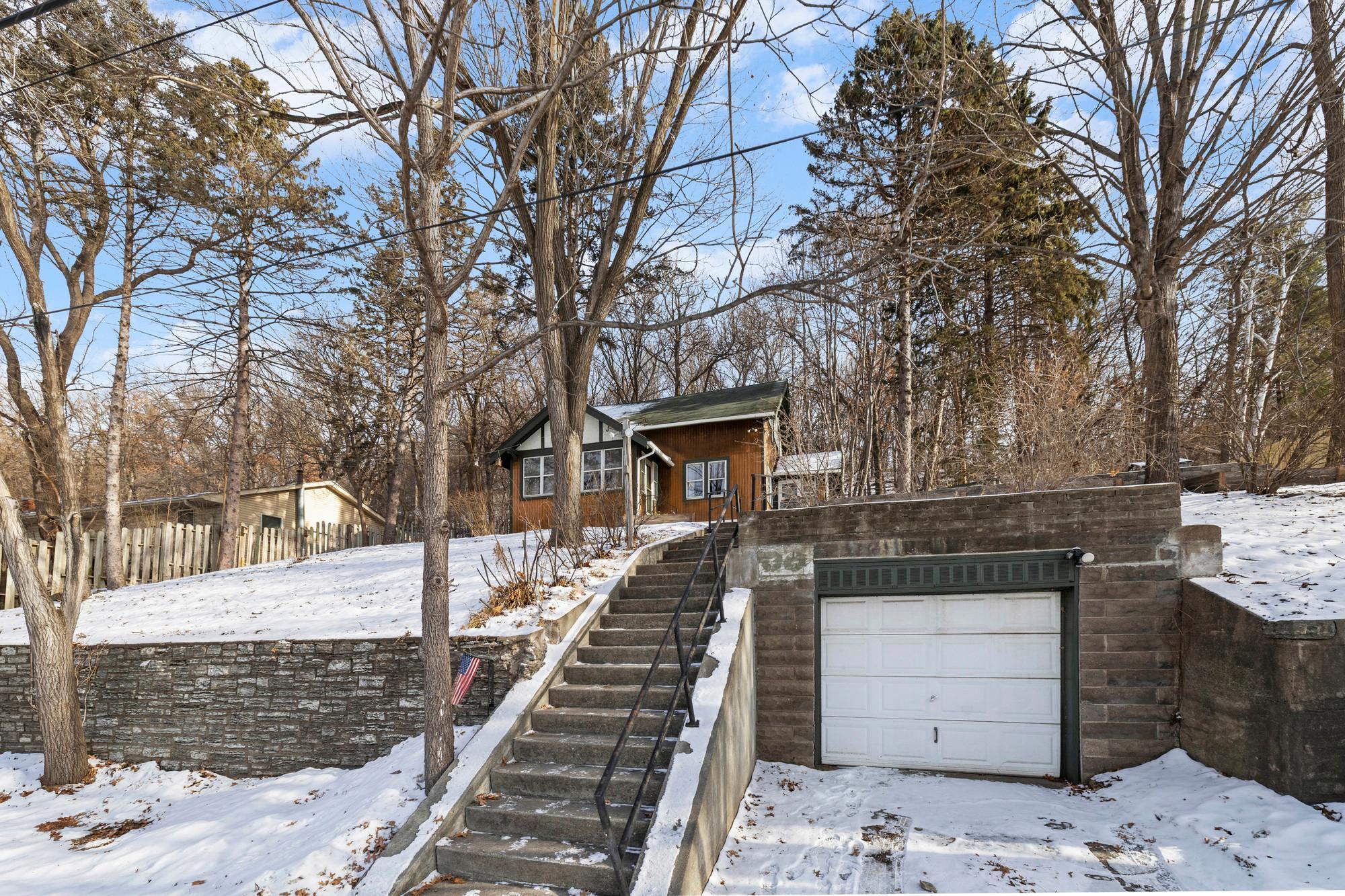 700 Point Douglas Road S