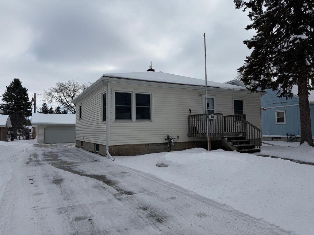 Photo of 818 16th Street N, Moorhead, MN 56560 (MLS # 7026049)