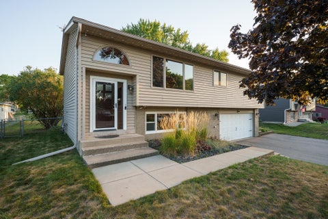 Photo of 1233 View Court, Hastings, MN 55033 (MLS # 7140800)