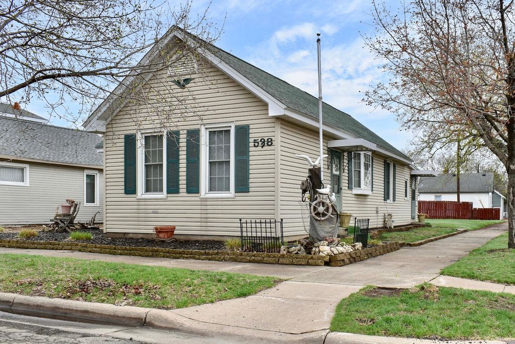 Photo of 528 Chatfield Street, Winona, MN 55987 (MLS # 7060107)