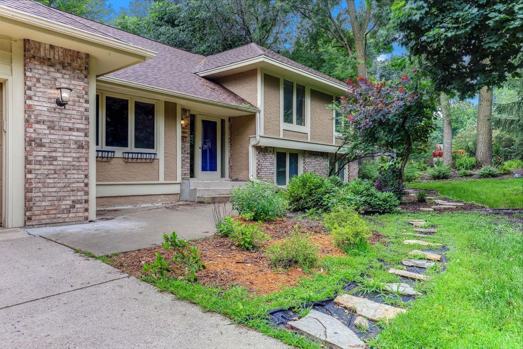 Photo of 4211 Redding Ridge Drive, Minnetonka, MN 55345 (MLS # 7105683)