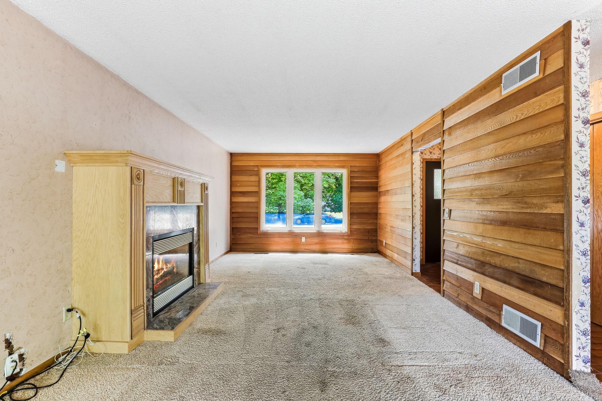 2219 Vivian Lane
