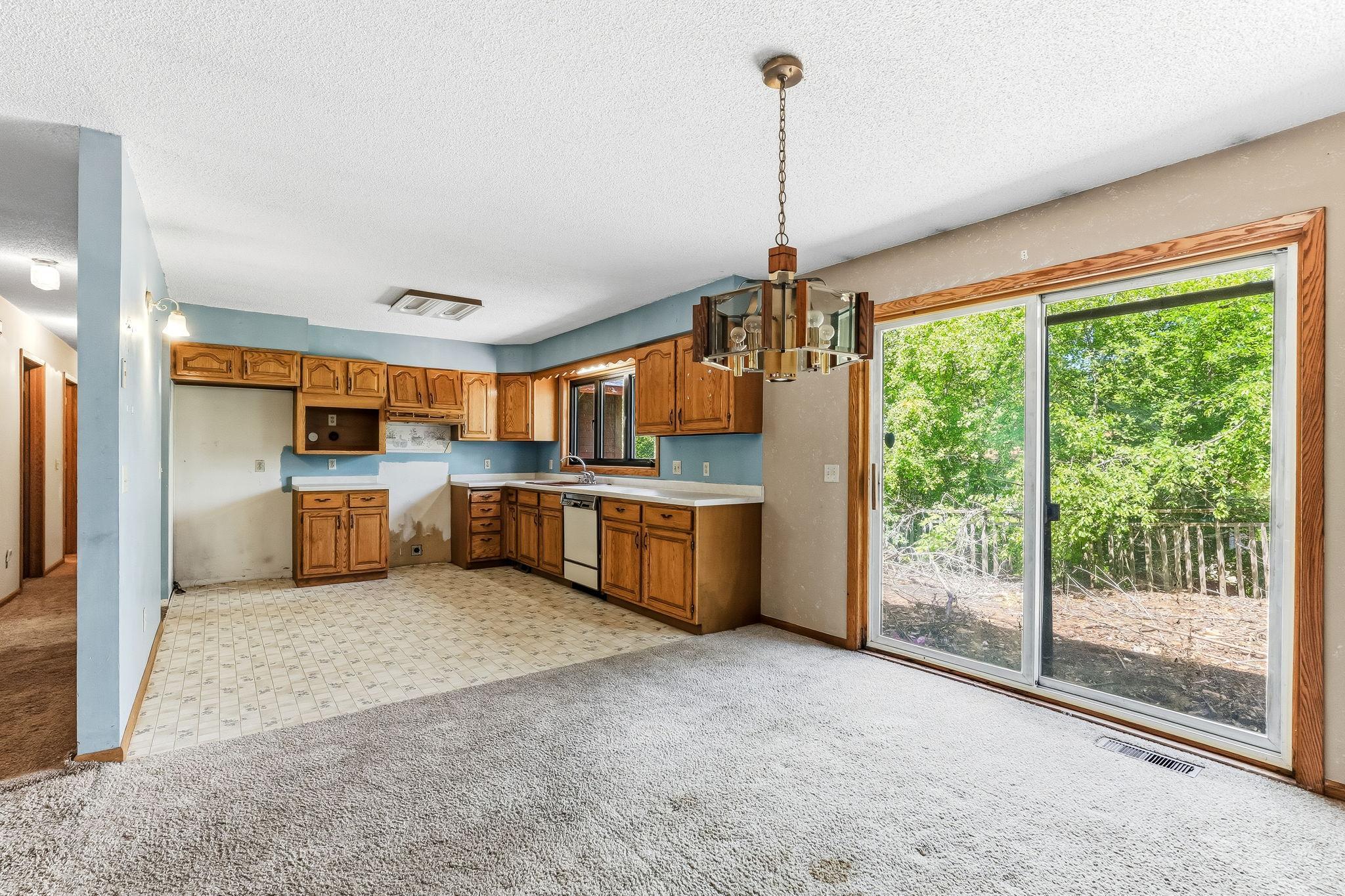 2219 Vivian Lane