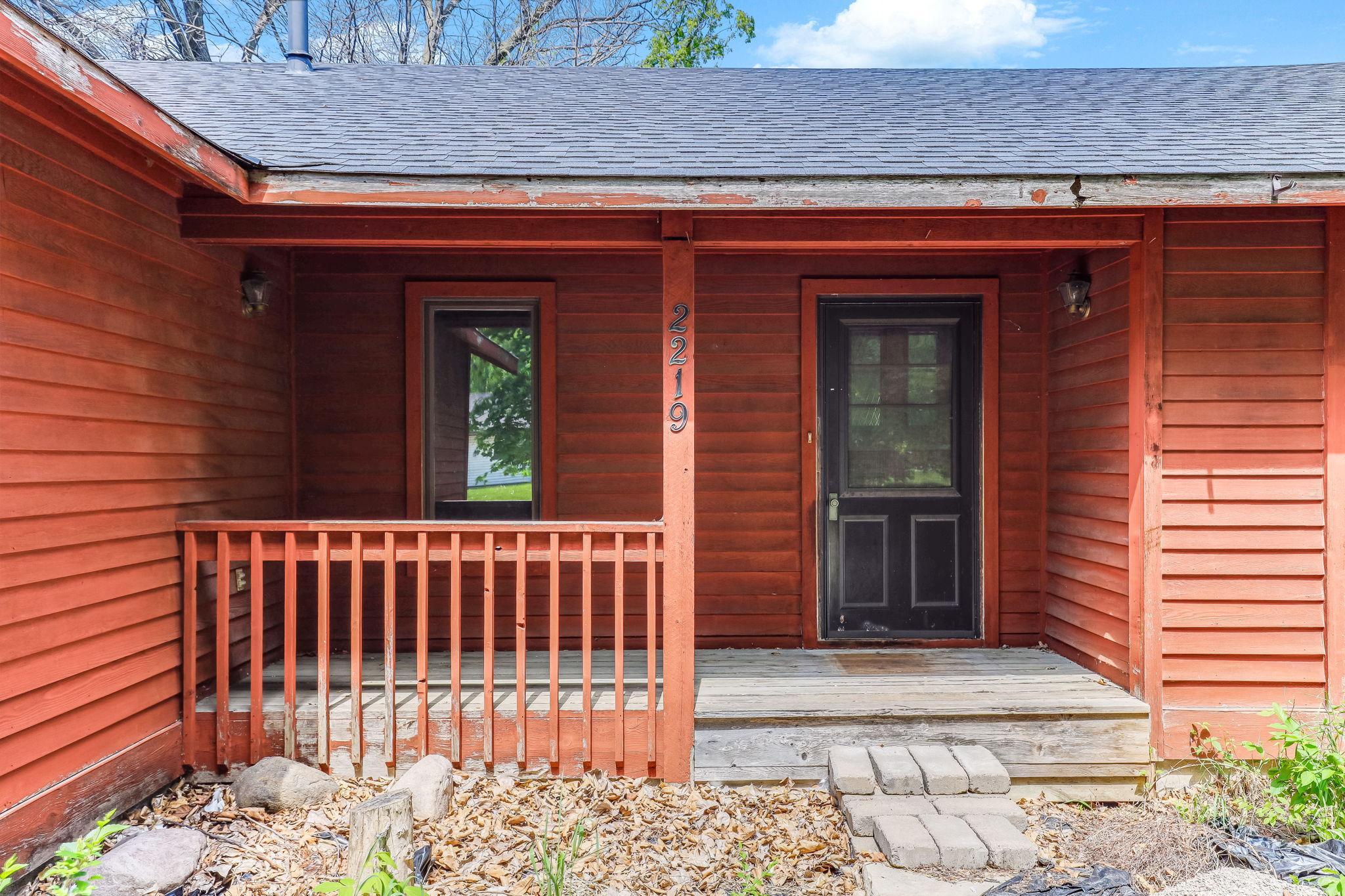 2219 Vivian Lane