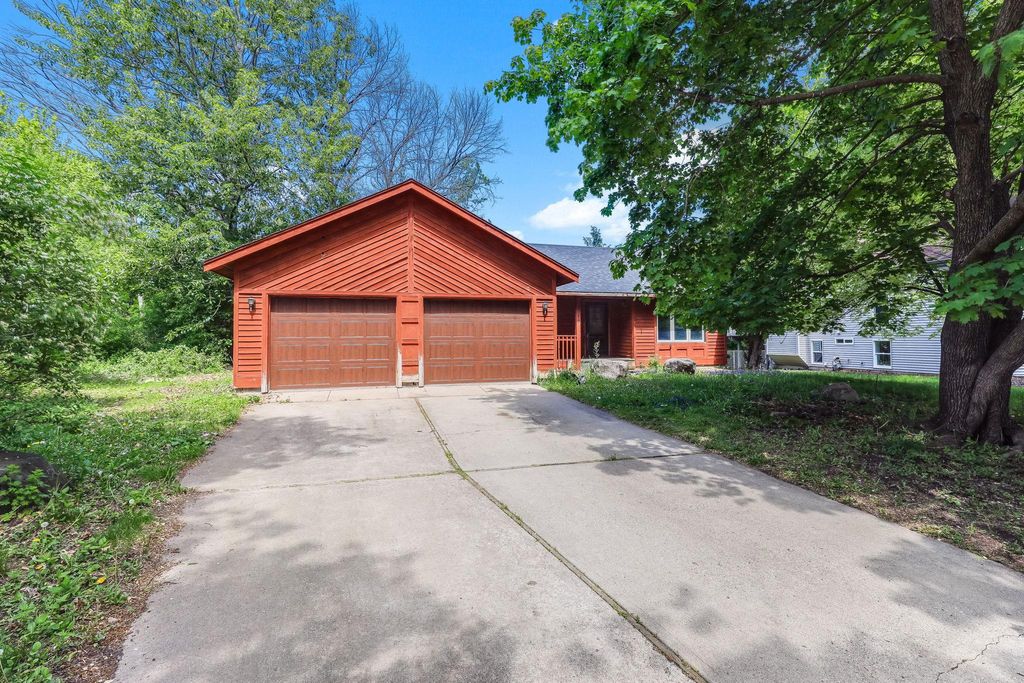 Photo of 2219 Vivian Lane, Saint Paul, MN 55119 (MLS # 7078478)