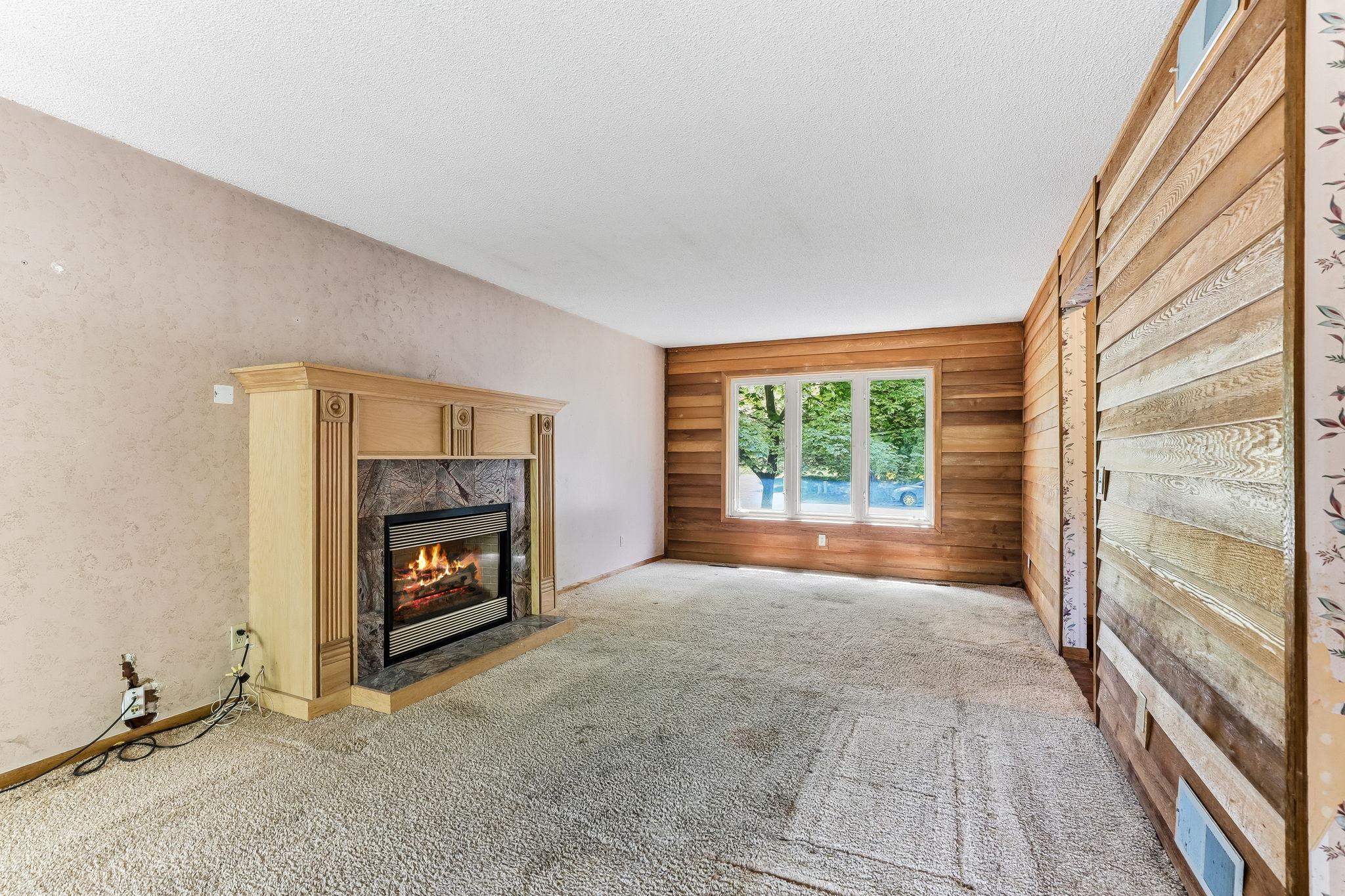 2219 Vivian Lane