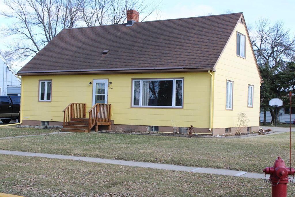 Photo of 709 W 6th Street, Morris, MN 56267 (MLS # 7050779)