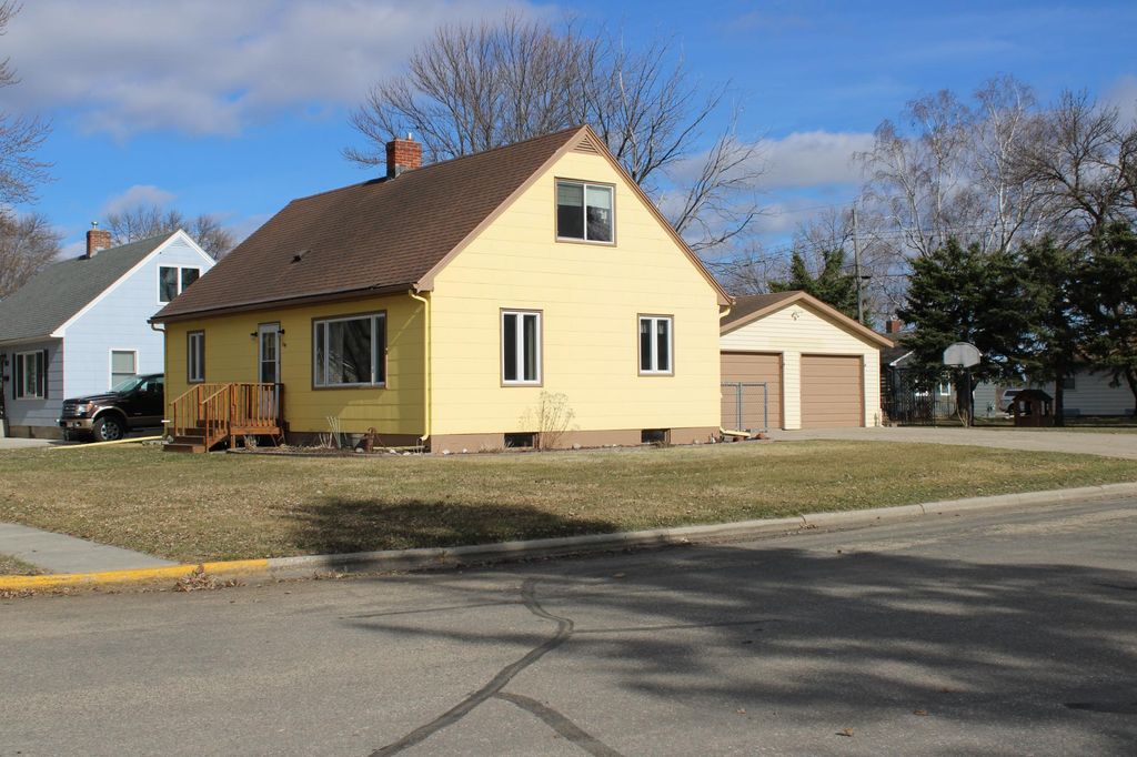 Photo of 709 W 6th Street, Morris, MN 56267 (MLS # 7050779)