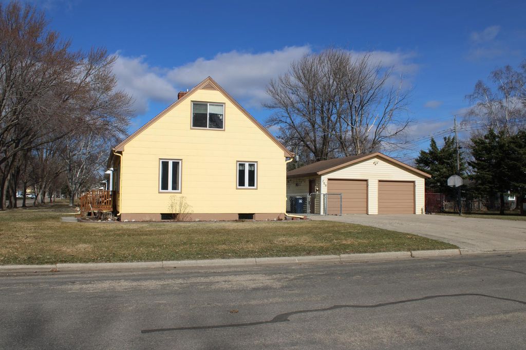 Photo of 709 W 6th Street, Morris, MN 56267 (MLS # 7050779)