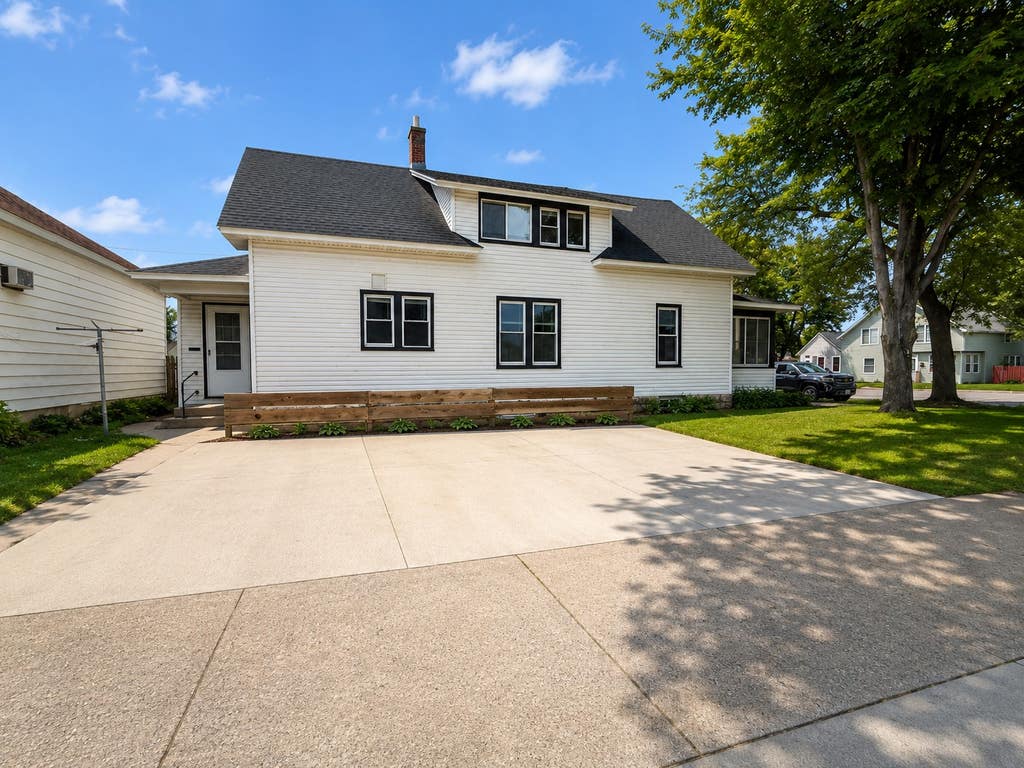 Photo of 227 Mankato Avenue, Winona, MN 55987 (MLS # 7089833)