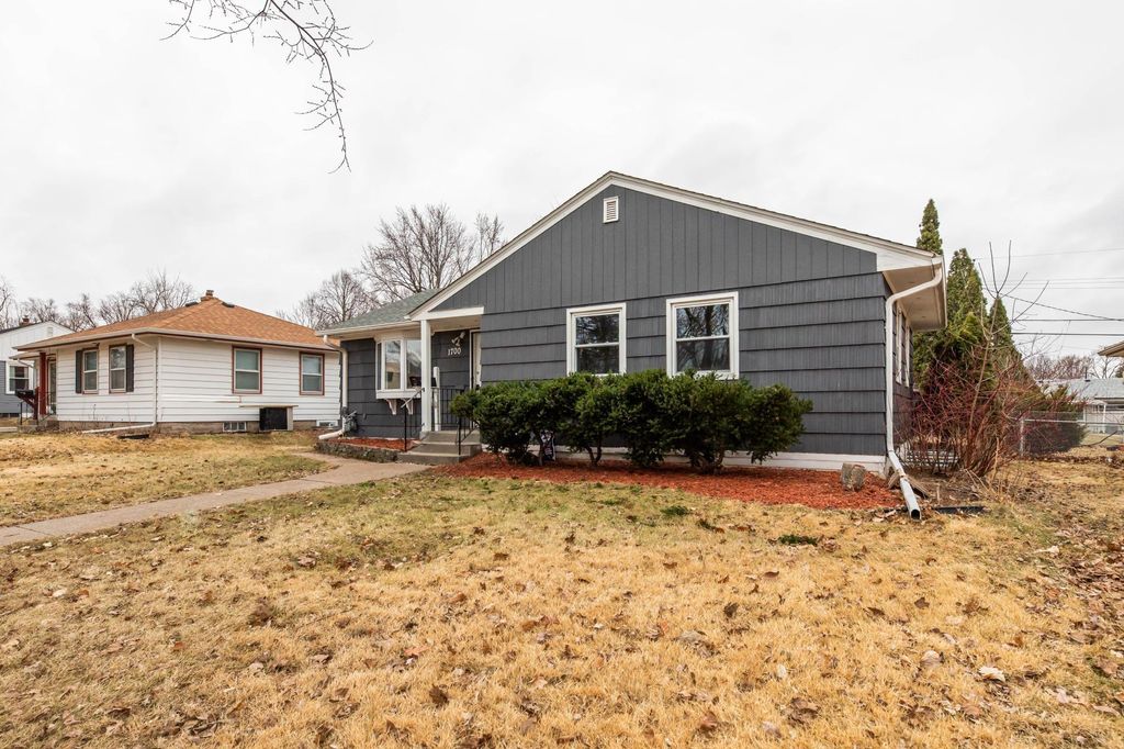 Photo of 1700 Sherwood Avenue, Saint Paul, MN 55106 (MLS # 7034396)