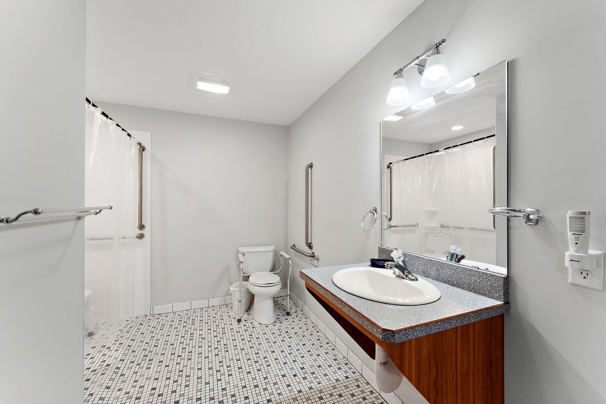 Mahtomedi, Minnesota, 55115, United States, 9 Bedrooms Bedrooms, ,6 BathroomsBathrooms,Residential,Active,2028534