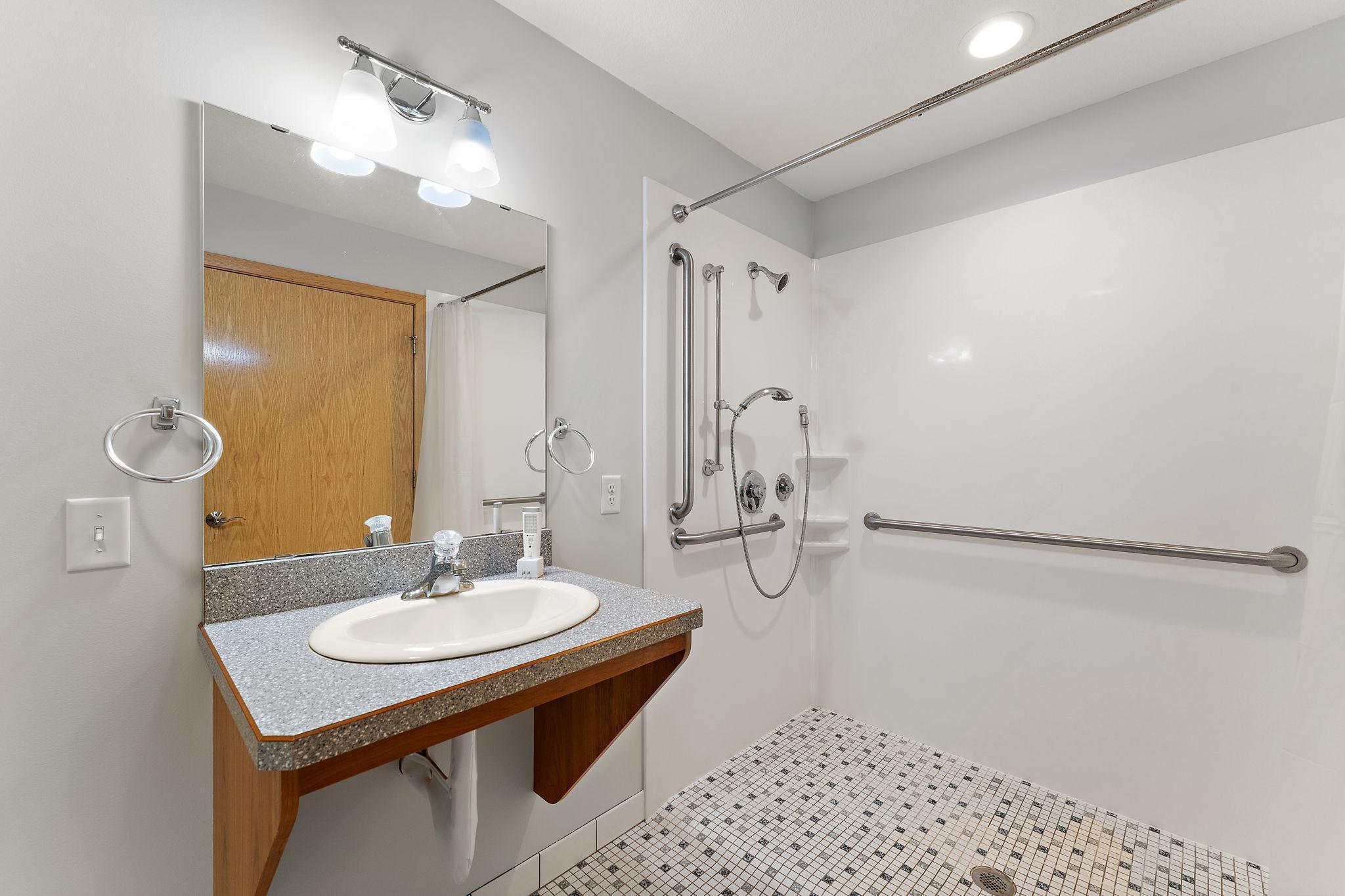 Mahtomedi, Minnesota, 55115, United States, 9 Bedrooms Bedrooms, ,6 BathroomsBathrooms,Residential,Active,2028534