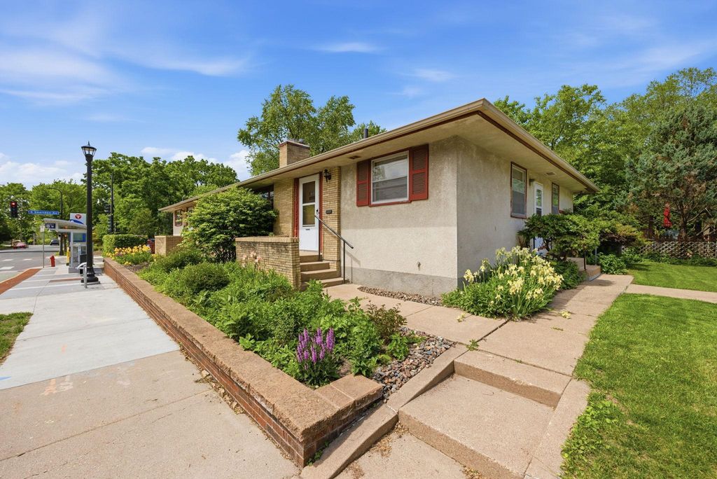 Photo of 2508 W 39th Street, Minneapolis, MN 55410 (MLS # 7070805)