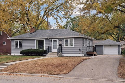 Photo of 4649 Xenia Avenue N, Crystal, MN 55422 (MLS # 6811154)