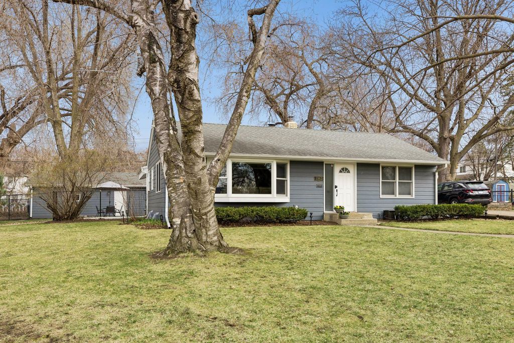 Photo of 1963 Yorkshire Court, Saint Paul, MN 55116 (MLS # 7041164)
