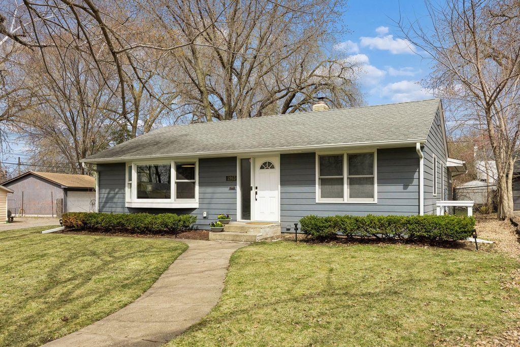 Photo of 1963 Yorkshire Court, Saint Paul, MN 55116 (MLS # 7041164)