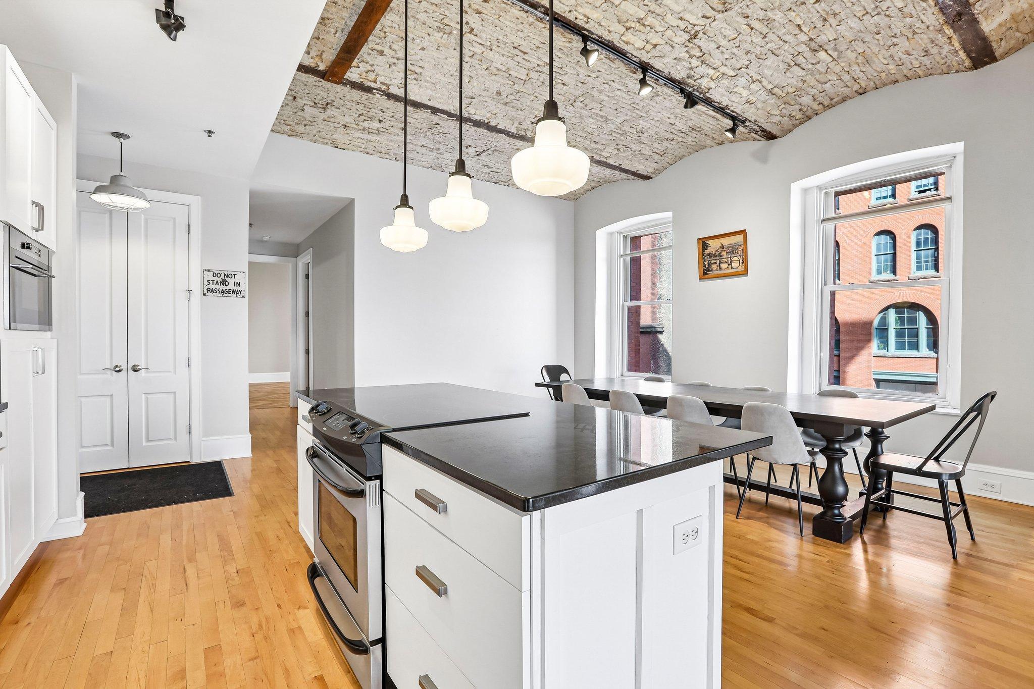 300 Wall Street 203