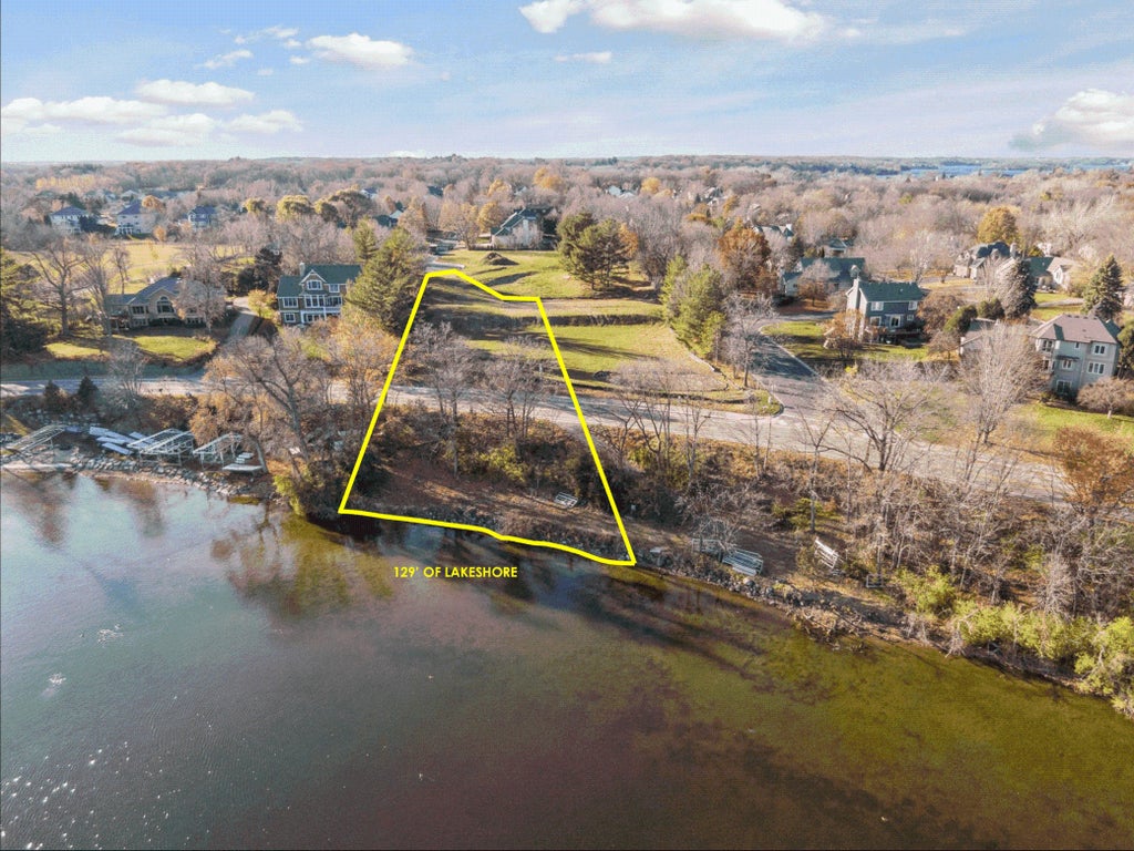 Photo of 3921x White Oak Lane, Chanhassen, MN 55331 (MLS # 7154491)