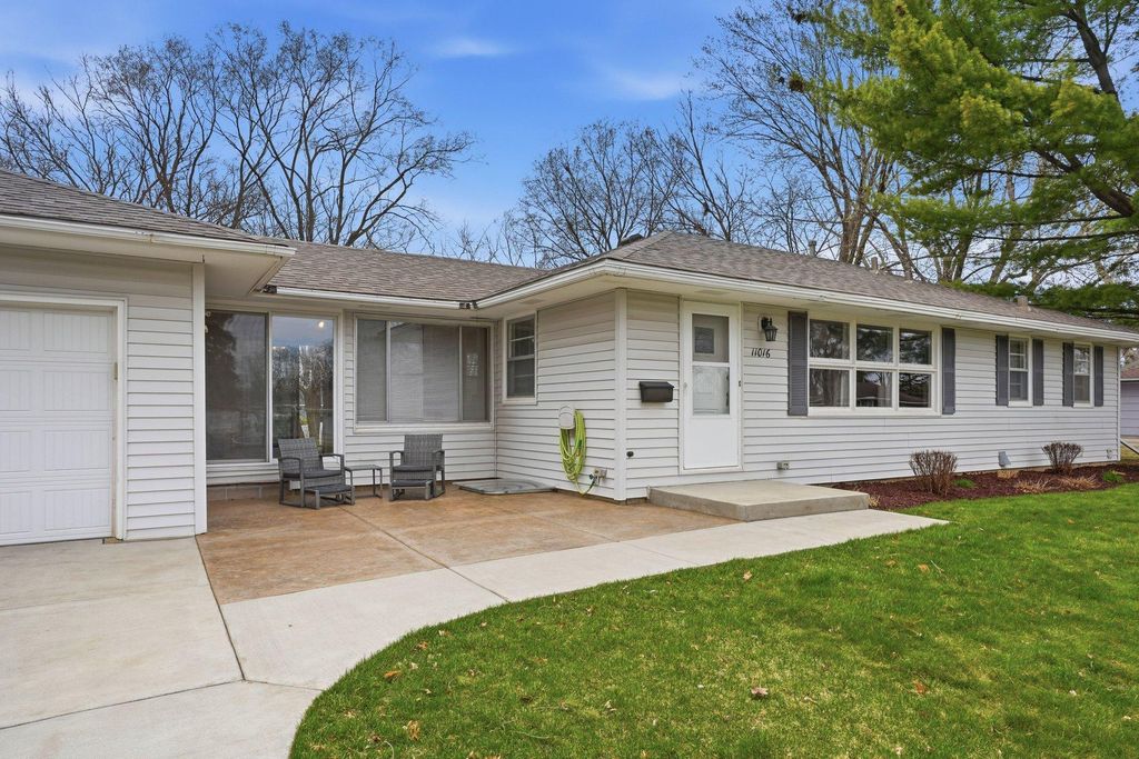 Photo of 11016 Ewing Avenue S, Bloomington, MN 55431 (MLS # 7055787)