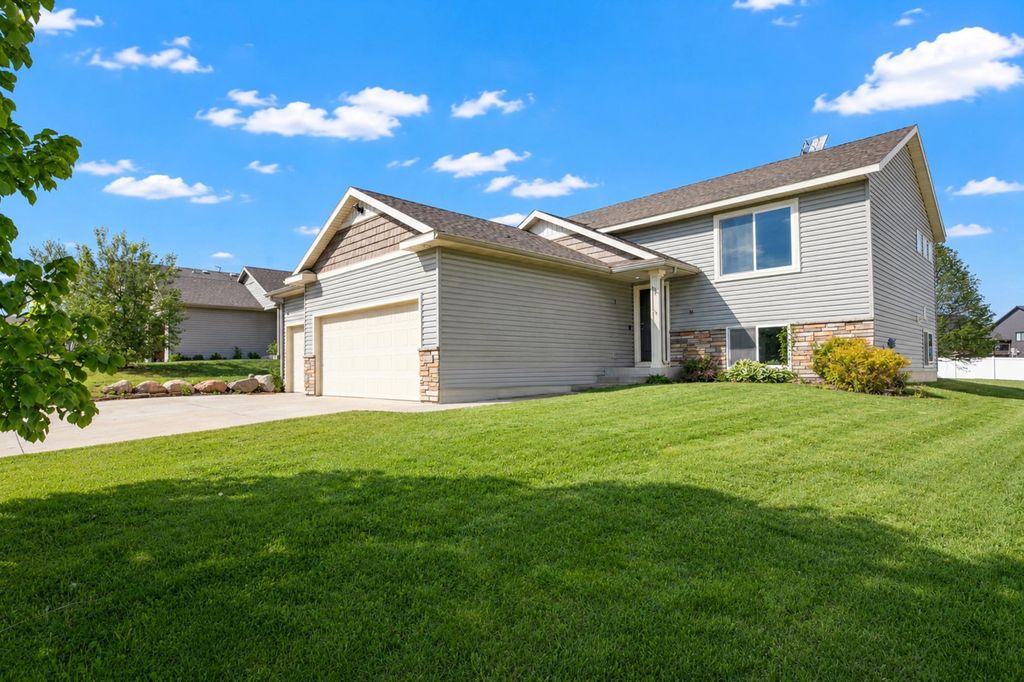 Photo of 280 Highlands Avenue, Zumbrota, MN 55992 (MLS # 7077376)