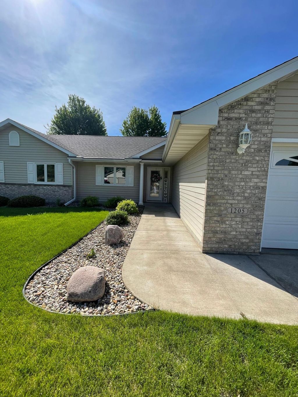 Photo of 1205 26th Street SW, Austin, MN 55912 (MLS # 7081376)