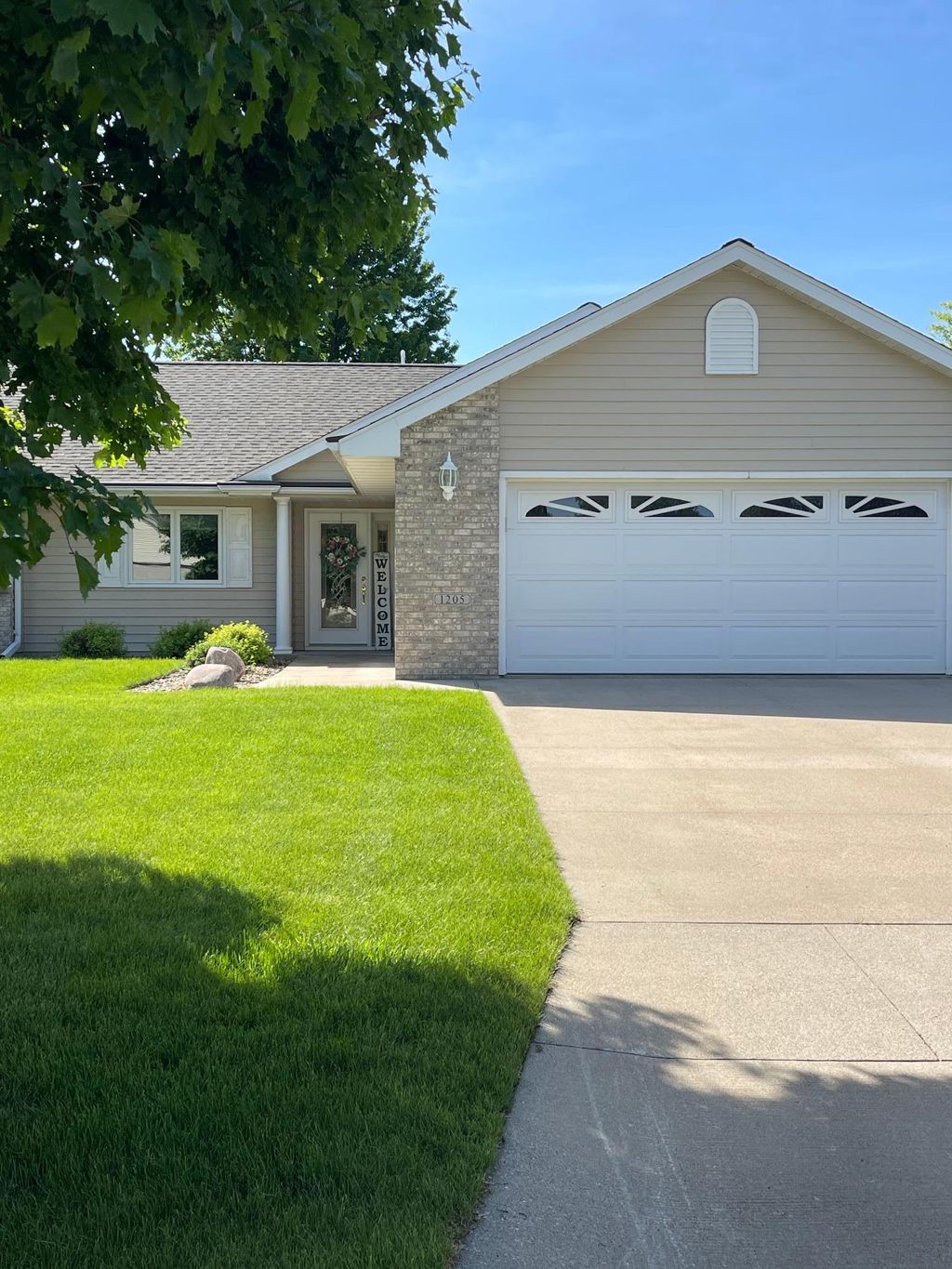 Photo of 1205 26th Street SW, Austin, MN 55912 (MLS # 7081376)