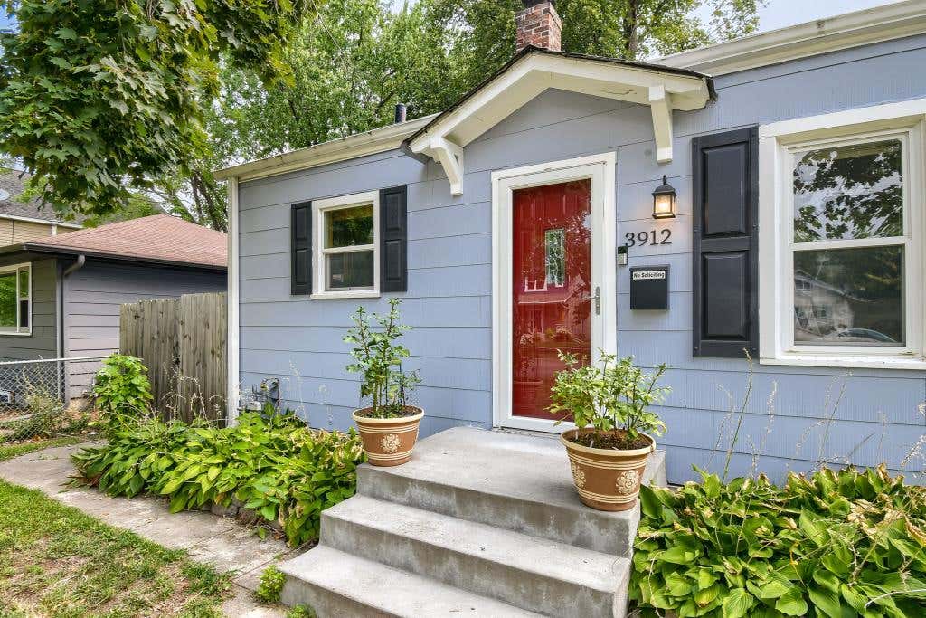 Photo of 3912 Vera Cruz Avenue N, Robbinsdale, MN 55422 (MLS # 7124778)