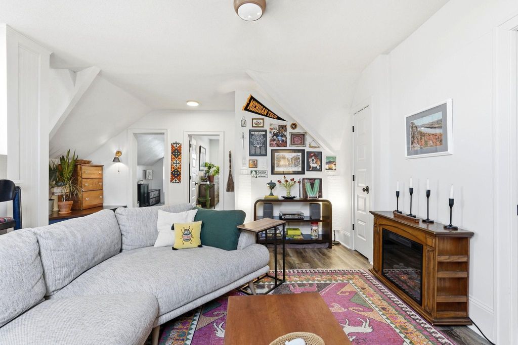 Photo of 2541 Garfield Avenue #5, Minneapolis, MN 55405 (MLS # 7056675)