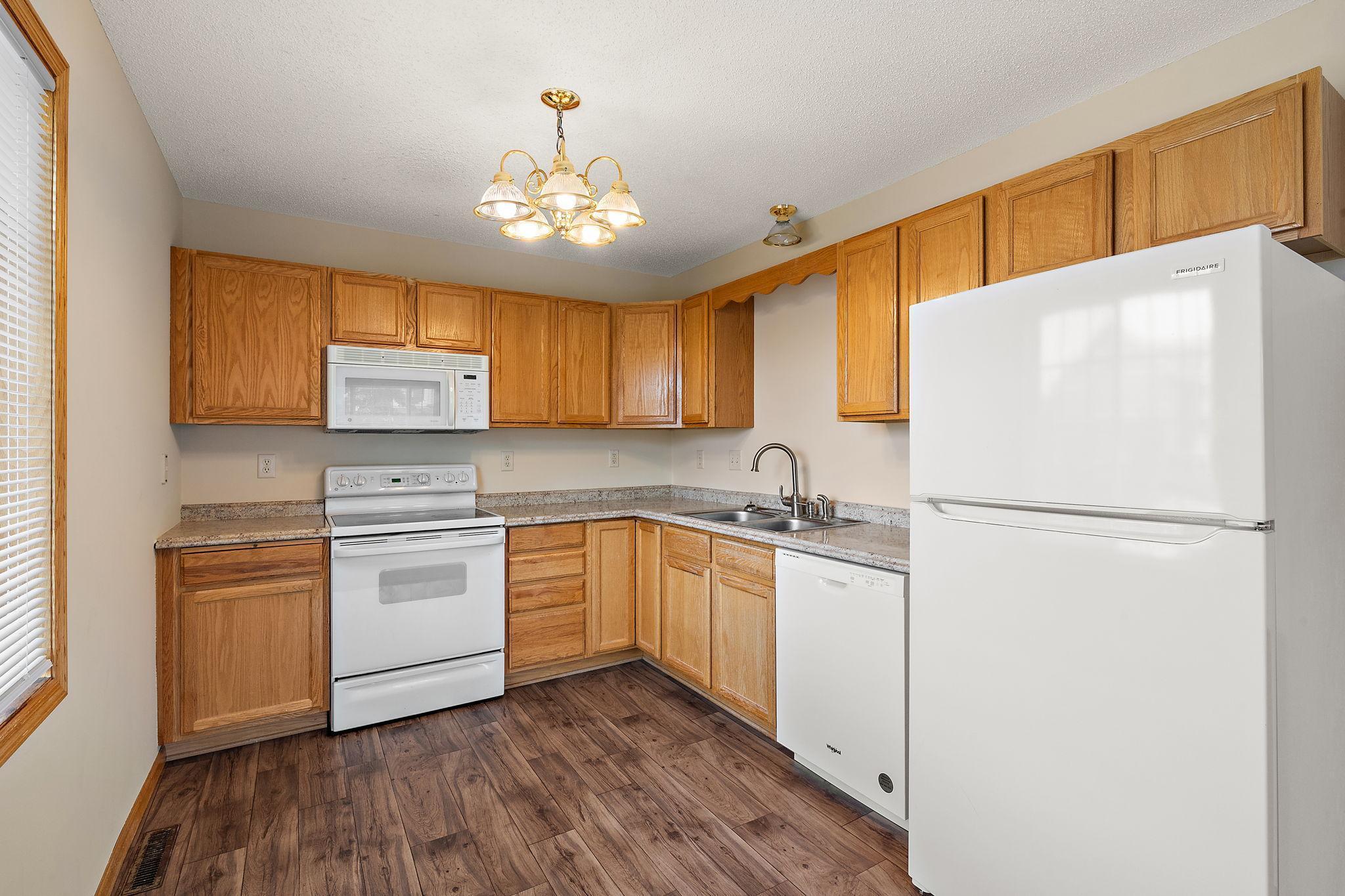 1613 County Road D E L