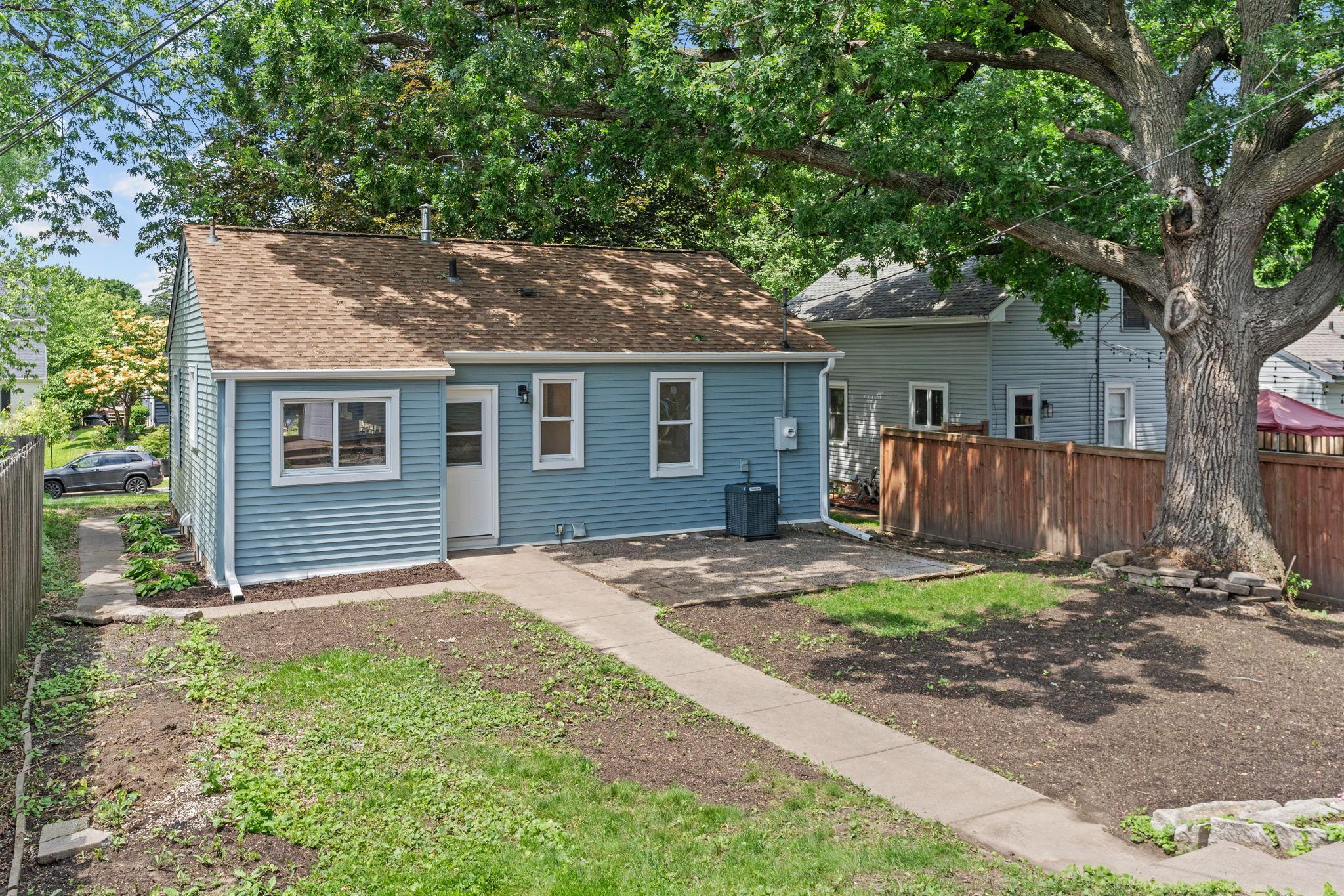 2725 Webster Avenue S