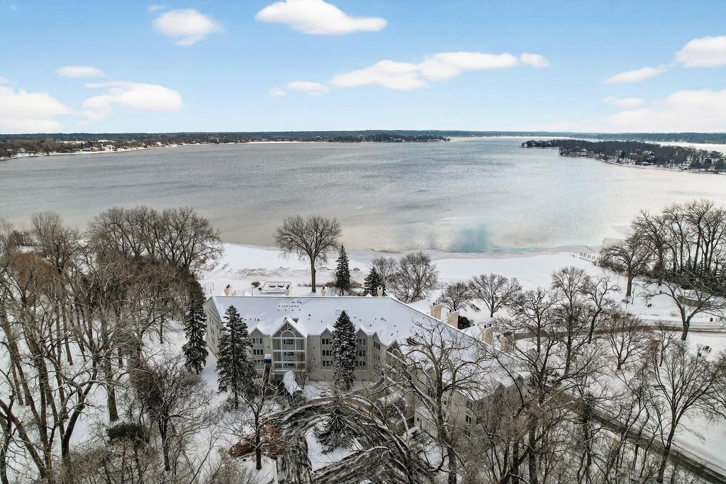Photo of 5009 Lake Avenue #203, White Bear Lake, MN 55110 (MLS # 6822226)