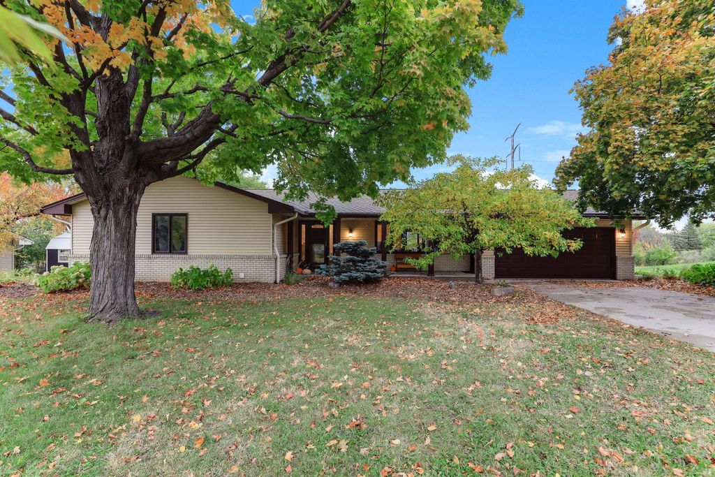 Photo of 11115 Carver Court, Burnsville, MN 55337 (MLS # 6790999)