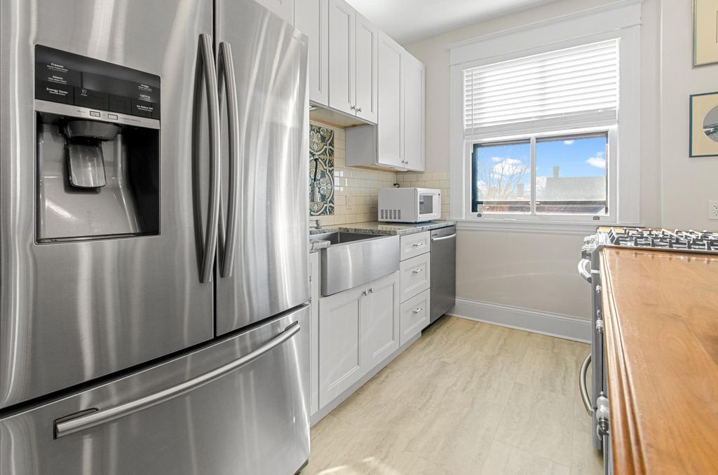 Photo of 57 Avon Street S #31, Saint Paul, MN 55105 (MLS # 7036600)