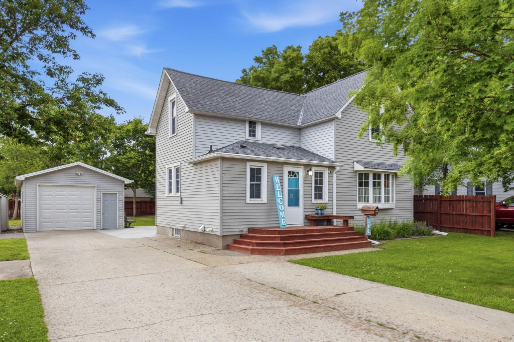 Photo of 546 Erie Street SE, Hutchinson, MN 55350 (MLS # 7097955)