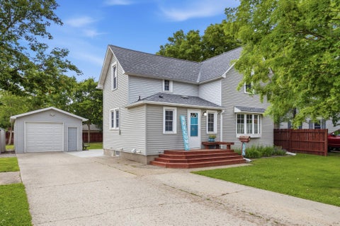 Photo of 546 Erie Street SE, Hutchinson, MN 55350 (MLS # 7097955)