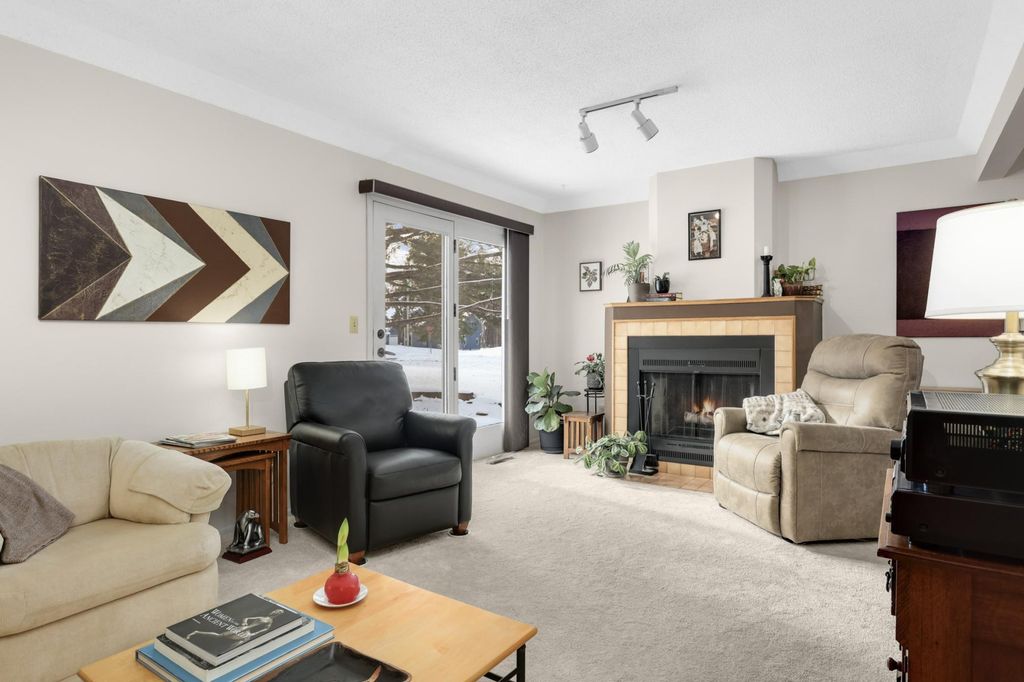 Photo of 2328 Dorland Court E, Maplewood, MN 55119 (MLS # 6825673)