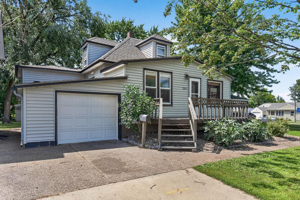 Photo of 220 N Chestnut Street, Belle Plaine, MN 56011 (MLS # 7154207)